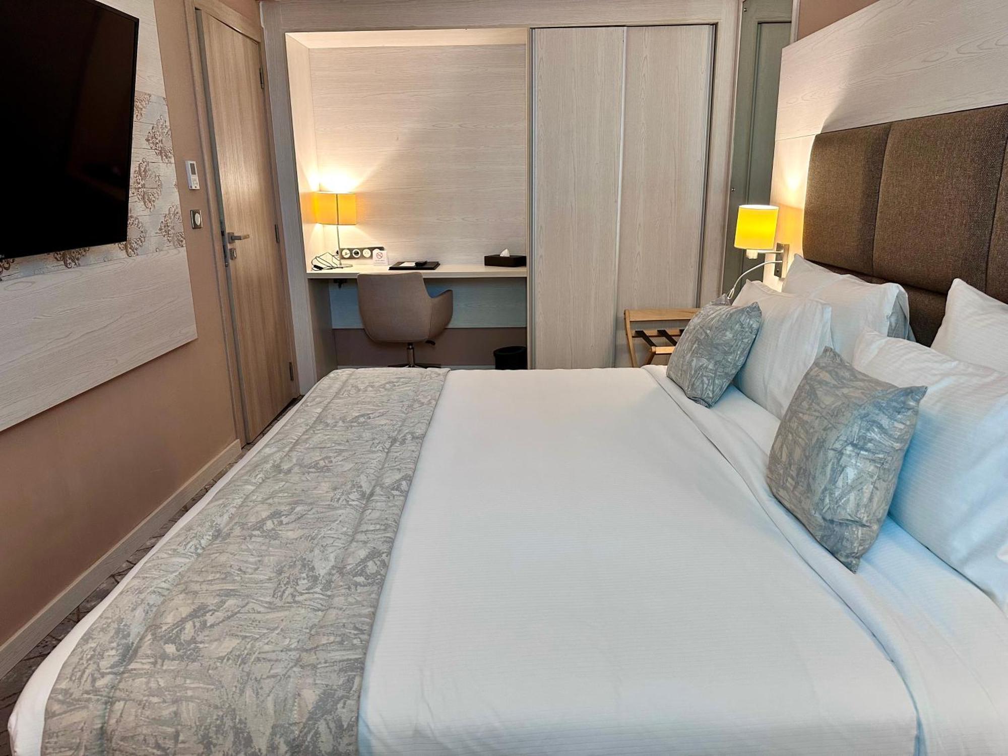 Hotel 2h Oran