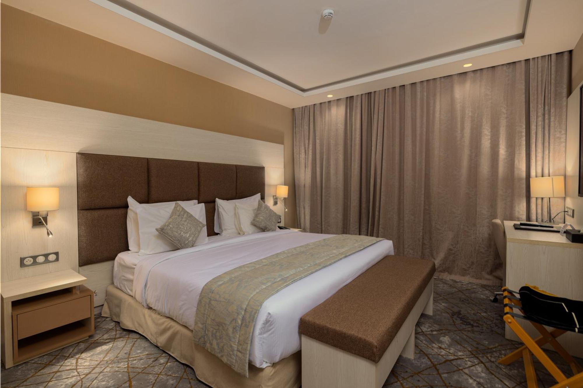 Hotel 2h